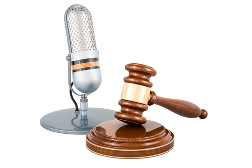Wooden,gavel,with,microphone.,3d,rendering,isolated,on,white,background